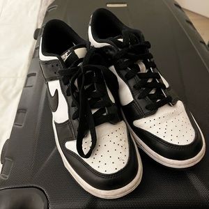Nike dunks low panda